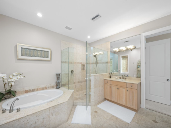 Bay to Gulf  Luxury Five Bedroom Vacation Home with Pool